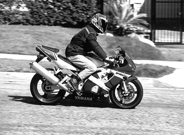 146_9908_rss_rss1zoomyamaha_yzffull_right_side_driver_view.jpg
