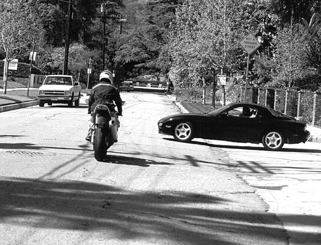 146_9908_rss_rss4zoomyamaha_yzfdistant_rear_view.jpg