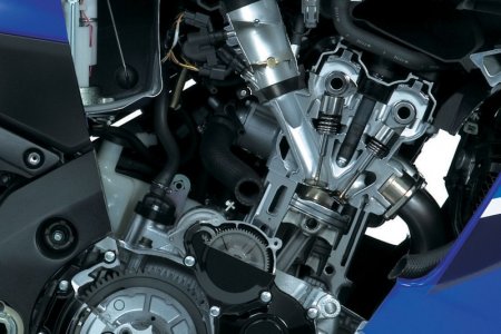 Suzuki_GSX-R_1000 73,4 x 59 мм. Короткоходная конфигурация - идеальный вариант для спортбайка